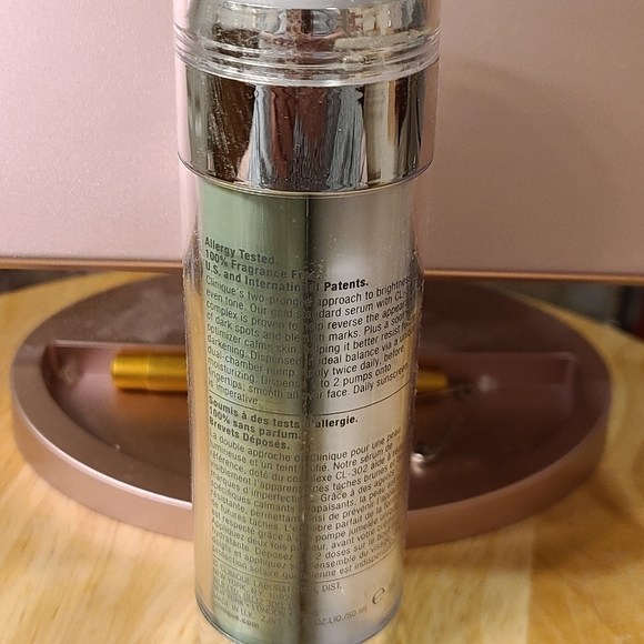 Even Better Clinical™ Radical Dark Spot Corrector + Interrupter - Picture 2 of 3